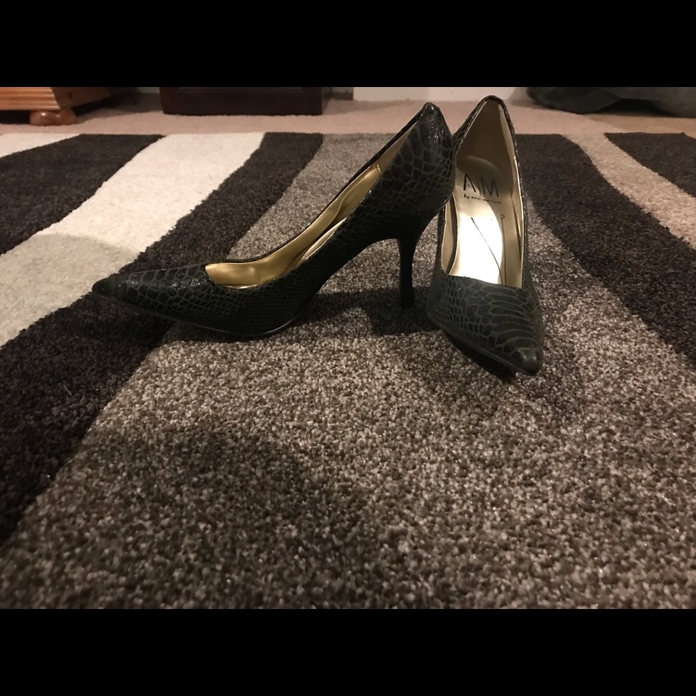 Dark green/ black Ann Marino Heels
